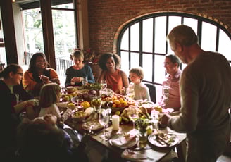 thanksgiving-celebration-tradition-family-dinner